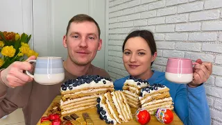 МУКБАНГ ТОРТ ДОМАШНИЙ МЕДОВЫЙ С КРЕМ ЧИЗОМ НА СЛИВКАХ kinder MUKBANG HOMEMADE CAKE распаковка