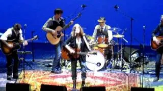 PATTI SMITH & Her Band - "Beneath the Southern Cross" (acoustic @Burgtheater 2011)