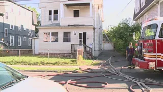 Morning fire displaces 2 in Hartford