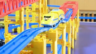 Plarail Doctor Yellow & Japanese train, JR Shinkansen ☆ I ran the railroad crossing , tunnel course