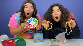 REVIEWING Amazon FIDGET TOYS  - POP IT FIDGET, SIMPL DIMPL!!!