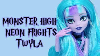 Monster High | Skulltimate Secrets  Neon Frights Twyla