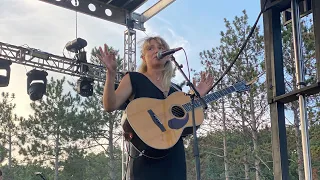 LISSIE Performs ‘Don’t You Give Up on Me’ Live at Blue Ox