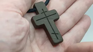 Крест из дерева. Православный нательный крест из грецкого ореха. Деревянный крестик ручной работы.
