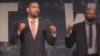 UFC 205 CHRIS WEIDMAN VS YOEL ROMERO STAREDOWN