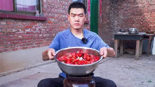 【食味阿远】阿远买了5斤小龙虾，做道“瓦罐小龙虾”，这做法朋友第一次吃 | Shi Wei A Yuan
