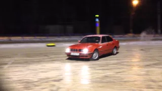 BMW M5 E34 snow drift