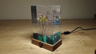 Flower and Moss Epoxy Lamp