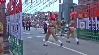 MUST WATCH RETREAT CEREMONY -INDIA PAKISTAN WAGAH ATTARI BORDER (AMRITSAR )