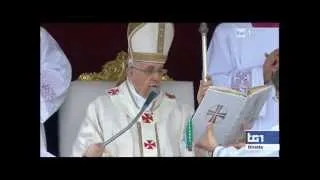 Il momento della canonizzazione dei due Papi - Papa Giovanni Paolo II e Papa Giovanni XXIII Santi