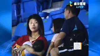 Baseball fan drops little girl for foul ball