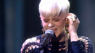 ROBYN - Dancing On My Own (Live)