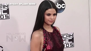 (VIDEO) AMAs 2015: Selena Gomez Reveals BUTT CLEAVAGE