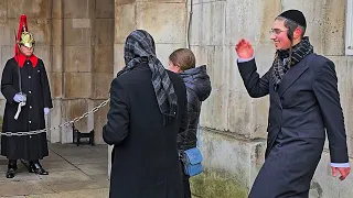 MORON! Yet MORE DISRESPECT of The King's Guard as this IDIOT visits Horse Guards!