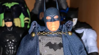 Unboxing & look at Mezco Batman Gotham by Gaslight & vigilante accessories set