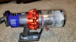 Dyson V10 Motorhead, Cleaning Lots Of Dirty Carpet🧹