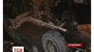 Зніс електроопору та врізався в древо: у Бердичеві нетверезий водій скоїв ДТП у центрі міста