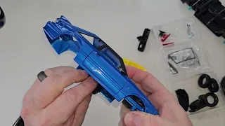 Building & review of the Maisto 1993 Ford Mustang SVT Cobra Assembly Line Model Kit Skill Level 2