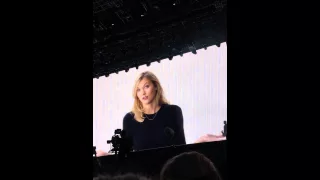 Taylor Swift 1989 concert - Taylor's friends on the big screen
