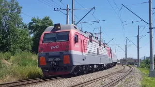 Электровоз ЭП1П-051 с фирменным поездом №644С АдлерーКисловодск