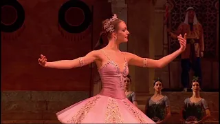 LA BAYADÈRE - Gamzatti Variation - Act 2 (Olga Marchenkova - Bolshoi Ballet)