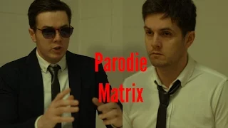 Parodie Matrix, programator interogat de securist