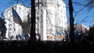 Силовики кидають гранати у протестувальників (Інститутська-Шовковична)