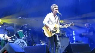 Noel Gallagher's High Flying Birds - Half The World Away @ V Festival 2012_Chelmsford (HD)