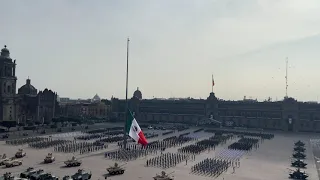 Izamiento de la Bandera Nacional de México en el desfile militar 2021