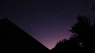 НЛО флотилия в ночном небе или бесплатный интернет Илона Маска?
