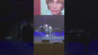 Gigi D’Alessio e Nino D’Angelo e la loro stupenda coreografia