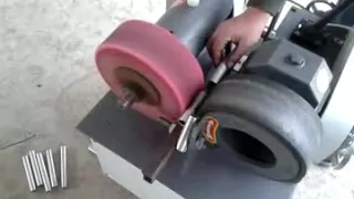 Pipe polishing machine