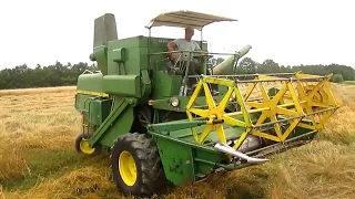 John Deere 935 Combine Harvesting Oat