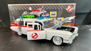 Jada Hollywood Rides: Ghostbusters Ecto-1 Die-Cast 1:24 Scale - What’s in the Box