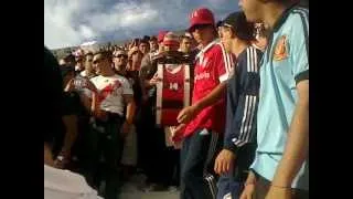 recibimiento de los borrachos del tablon + señores yo soy del gallinero river vs colon 2013