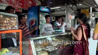 Customers wait for some lip-smacking Indian fried snacks at Sarojini Nagar