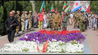 Фестиваль ВРЕМЯ ВЫБРАЛО НАС. 2022. Возложение цветов на Холме Славы в Судаке