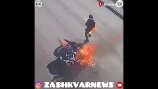 Байкер загорелся в Волгограде. Мотоцикл сгорел