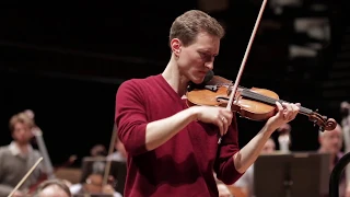 Josef Špaček in rehearsal with the Orchestre de Paris