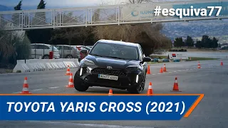 Toyota Yaris Cross (2021) - Maniobra de esquiva (moose test) y eslalon | km77.com