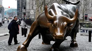 Wall Street Tumbles Amid Interest Rate Cut Uncertainty