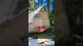 Entropy V9 (not using the right start at all) - Treasury Bouldering