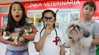 Maria Clara é Médica Veterinária e salva os animais ♥ Pretend Play With Veterinarian Doctor