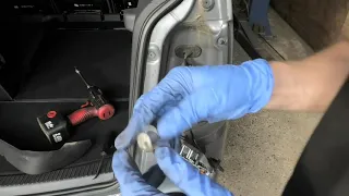 VW Touran 2008 rear cluster bulbs removal replacement