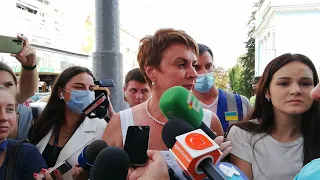 Захват банка в центре Киева. Переговорщик Виктория Азарова: я не считаю себя героем, это моя работа.