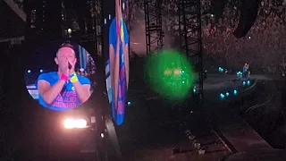 Coldplay stops a sky full of stars to check on fans. (Berlin 7.10.2022)