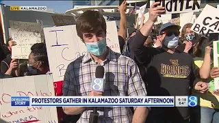 Protesters in Kalamazoo chant  'I can't breathe'