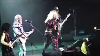 TWISTED SISTER - M.E.N Arena Manchester UK 10.11.2005 - We're Not Gonna Take It - Live