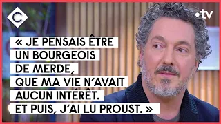 La complexité d'être bourgeois avec Guillaume Gallienne - C à vous - 02/02/2022