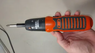 Аккумуляторная отвертка black&decker